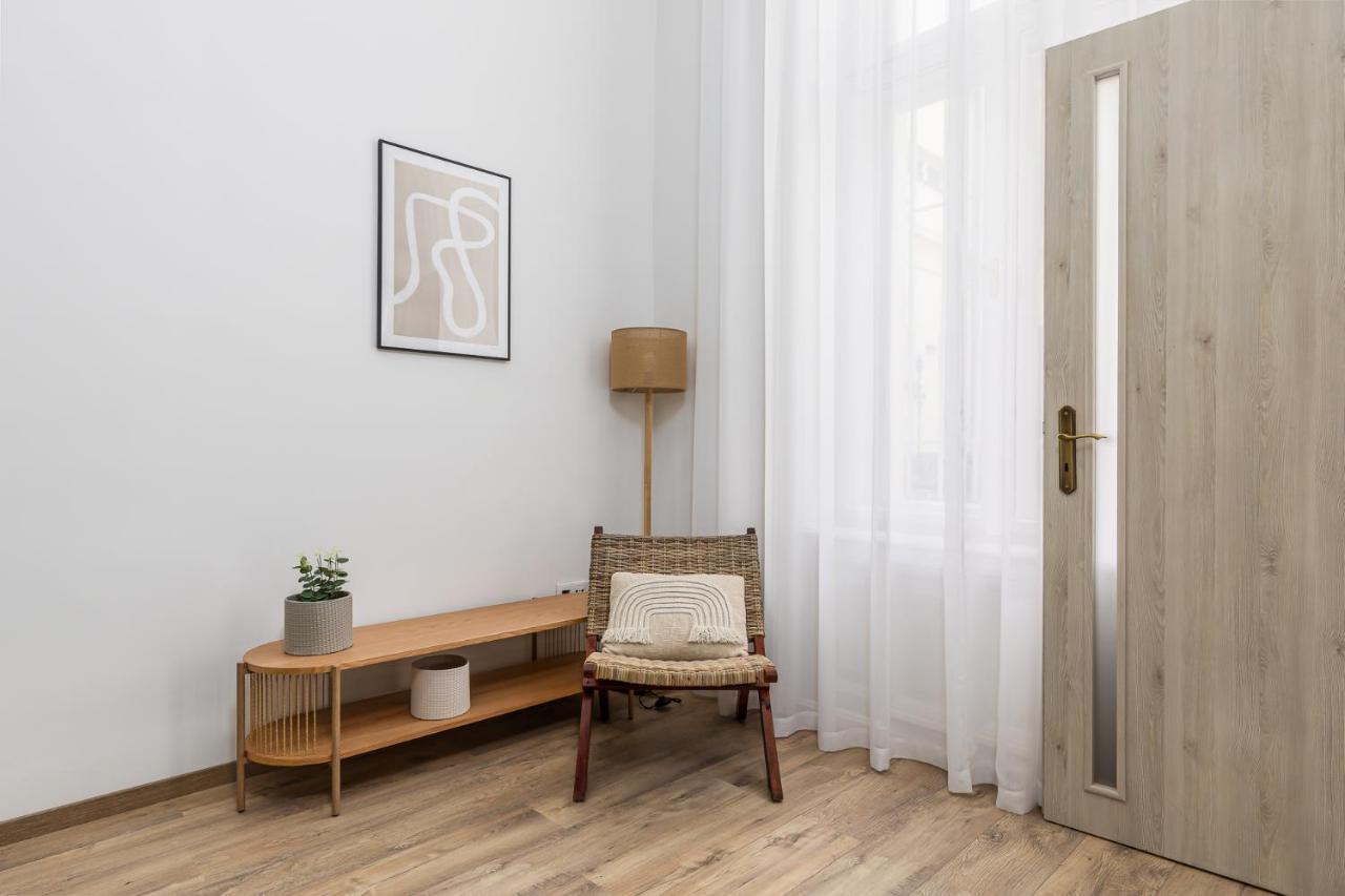 בודפשט City Center Apartment With Balcony מראה חיצוני תמונה